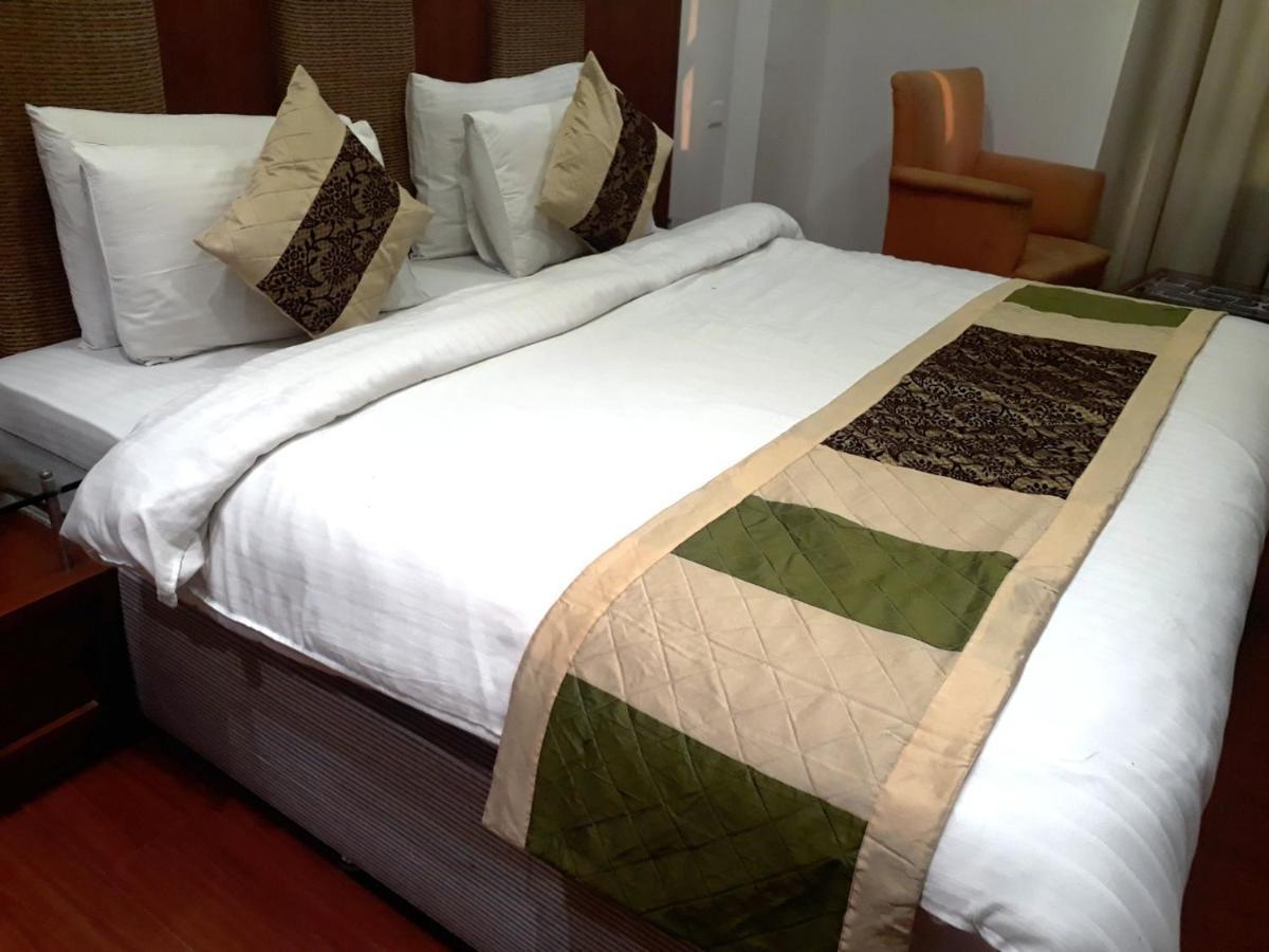 Airport hotel Golden Bliss Neu-Delhi Exterior foto